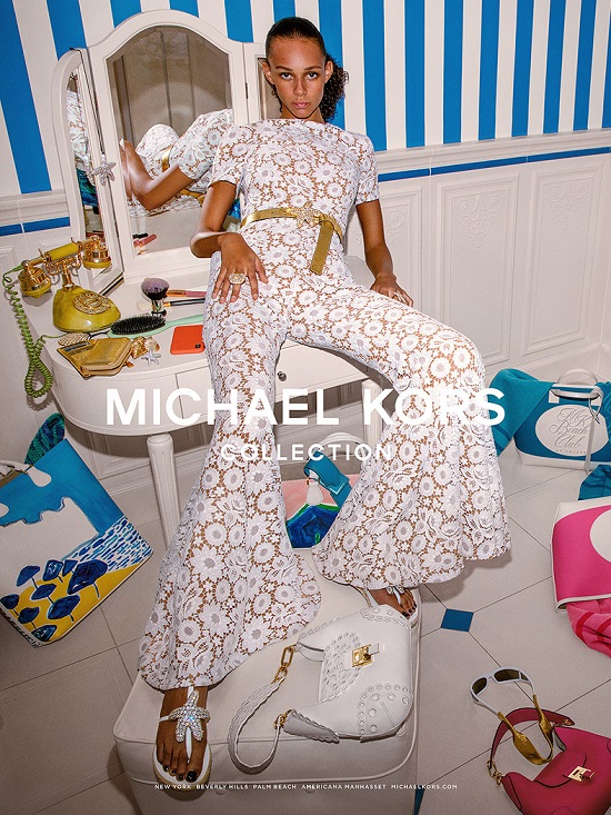 Ode a una jet-setter contemporanea: la campagna pubblicitaria PE 2019 di Michael  Kors Collection – Valium